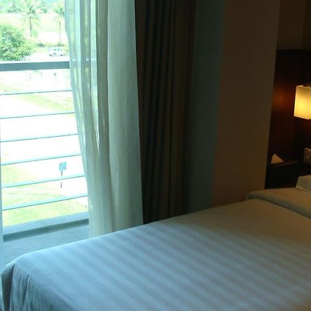 Roomz Hotel Seria Quarto foto