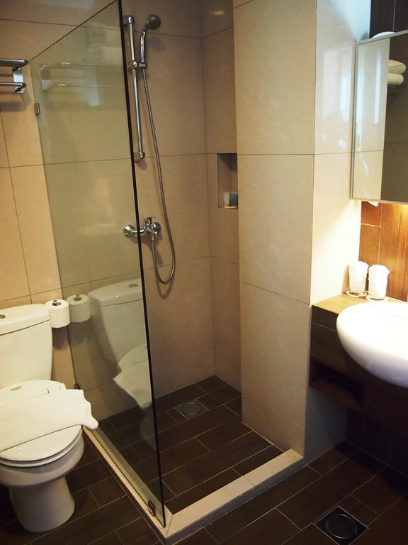 Roomz Hotel Seria Exterior foto