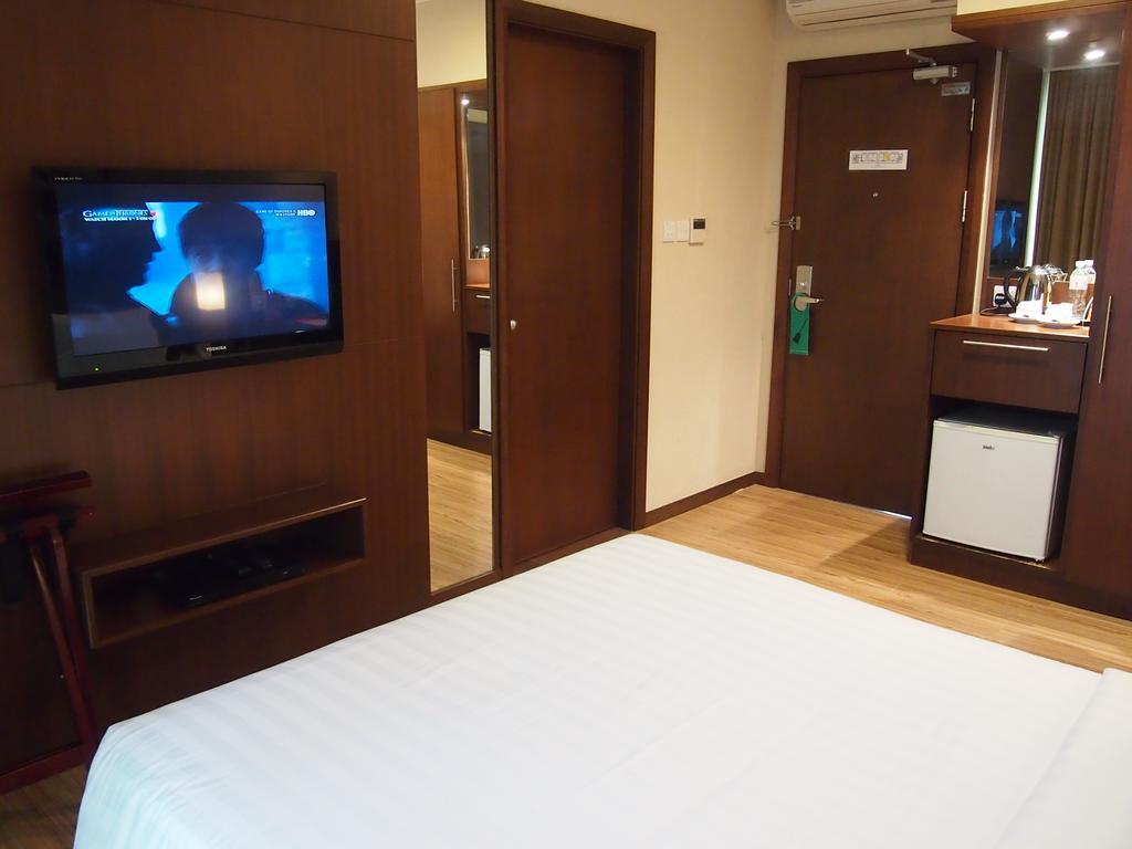 Roomz Hotel Seria Exterior foto