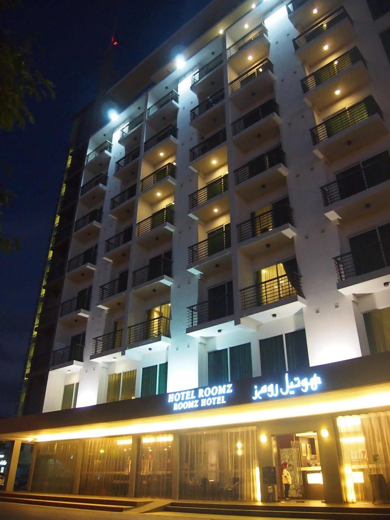 Roomz Hotel Seria Exterior foto