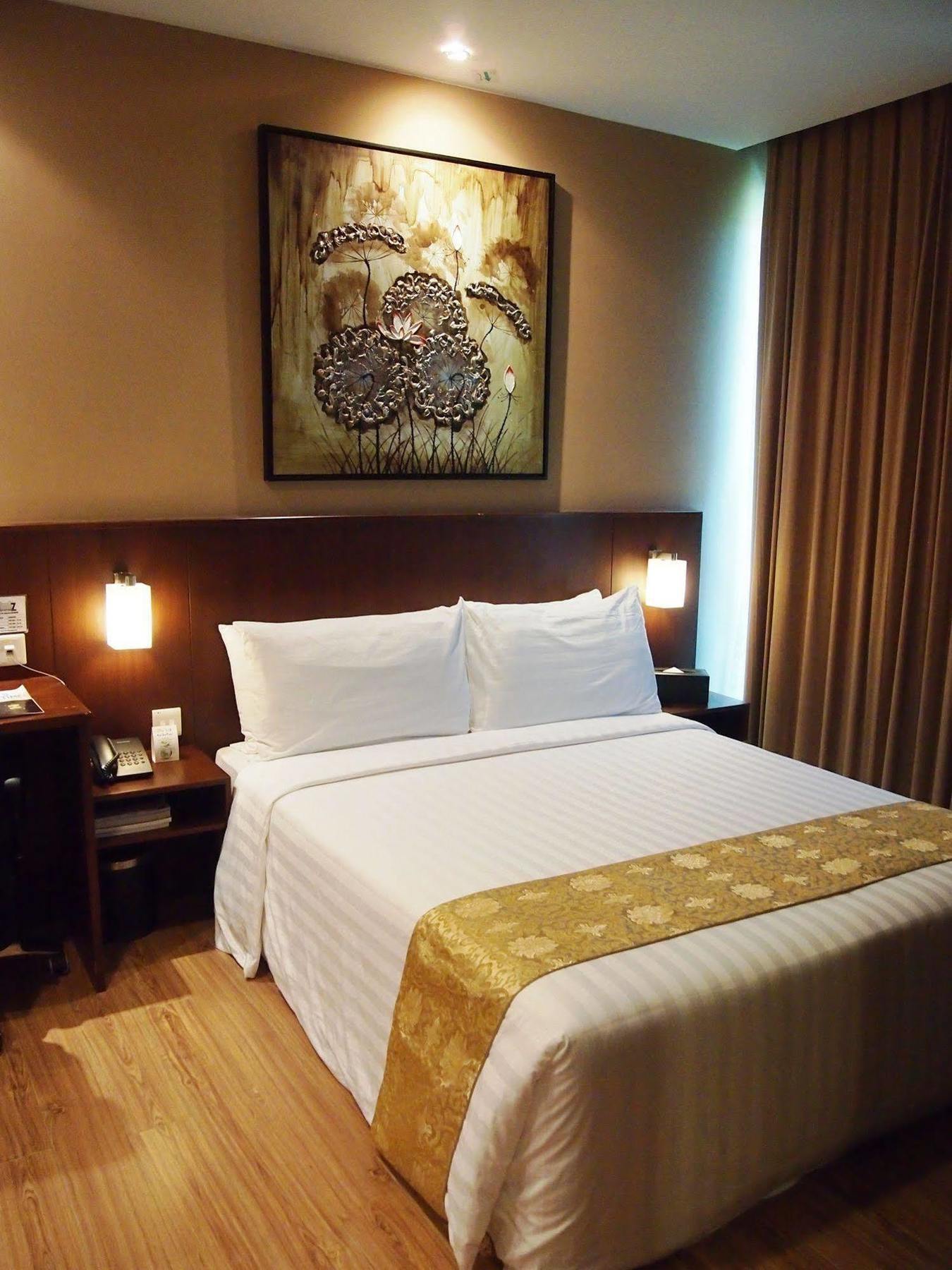 Roomz Hotel Seria Exterior foto