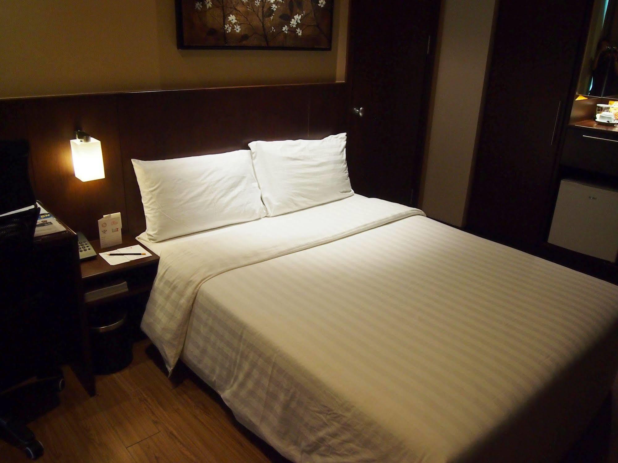 Roomz Hotel Seria Exterior foto