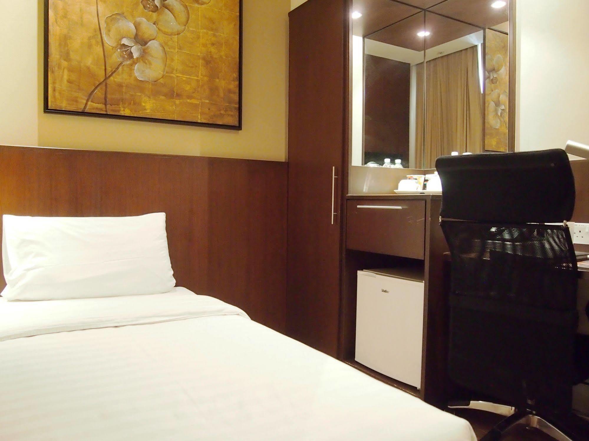 Roomz Hotel Seria Exterior foto