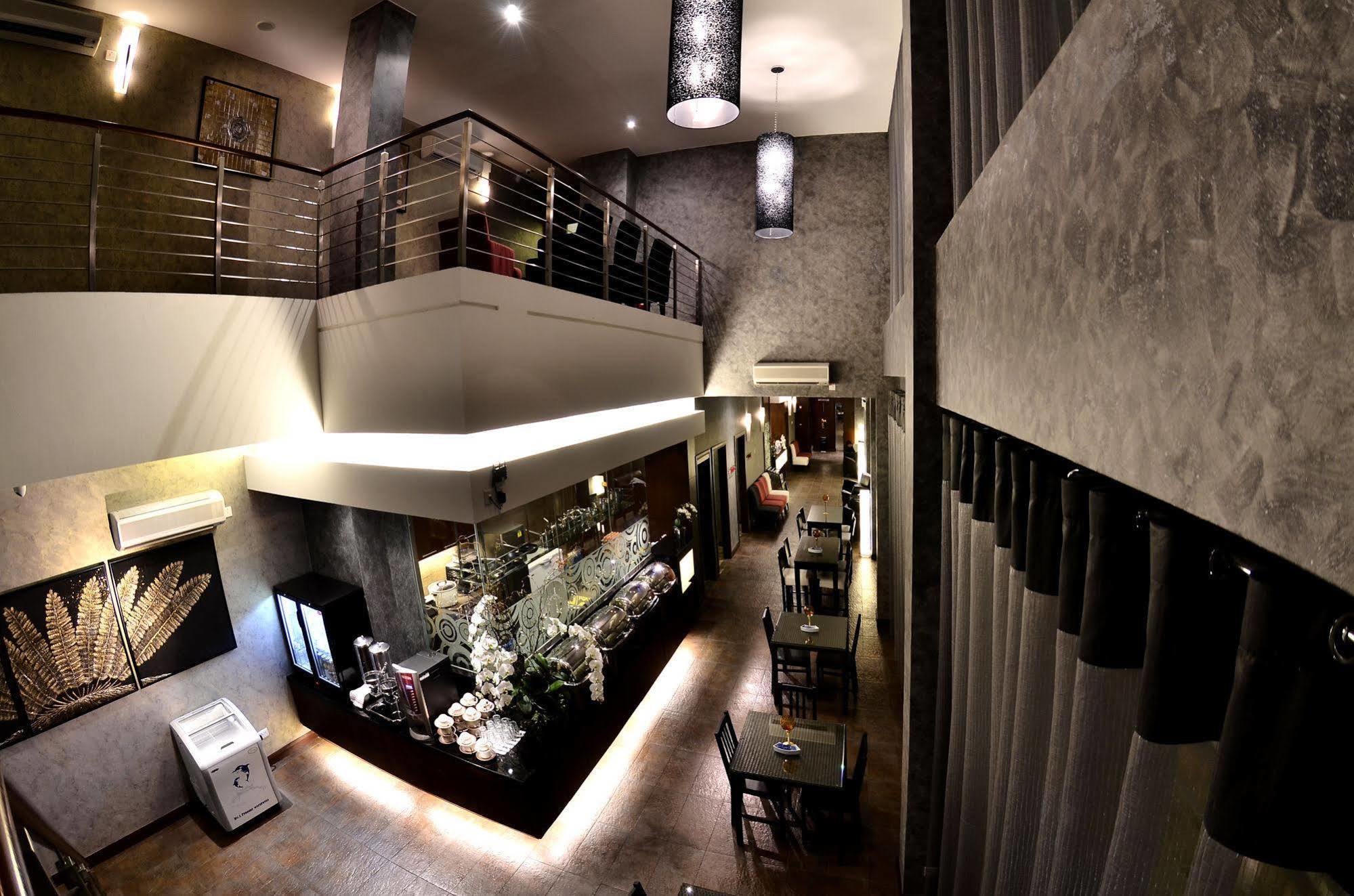 Roomz Hotel Seria Exterior foto