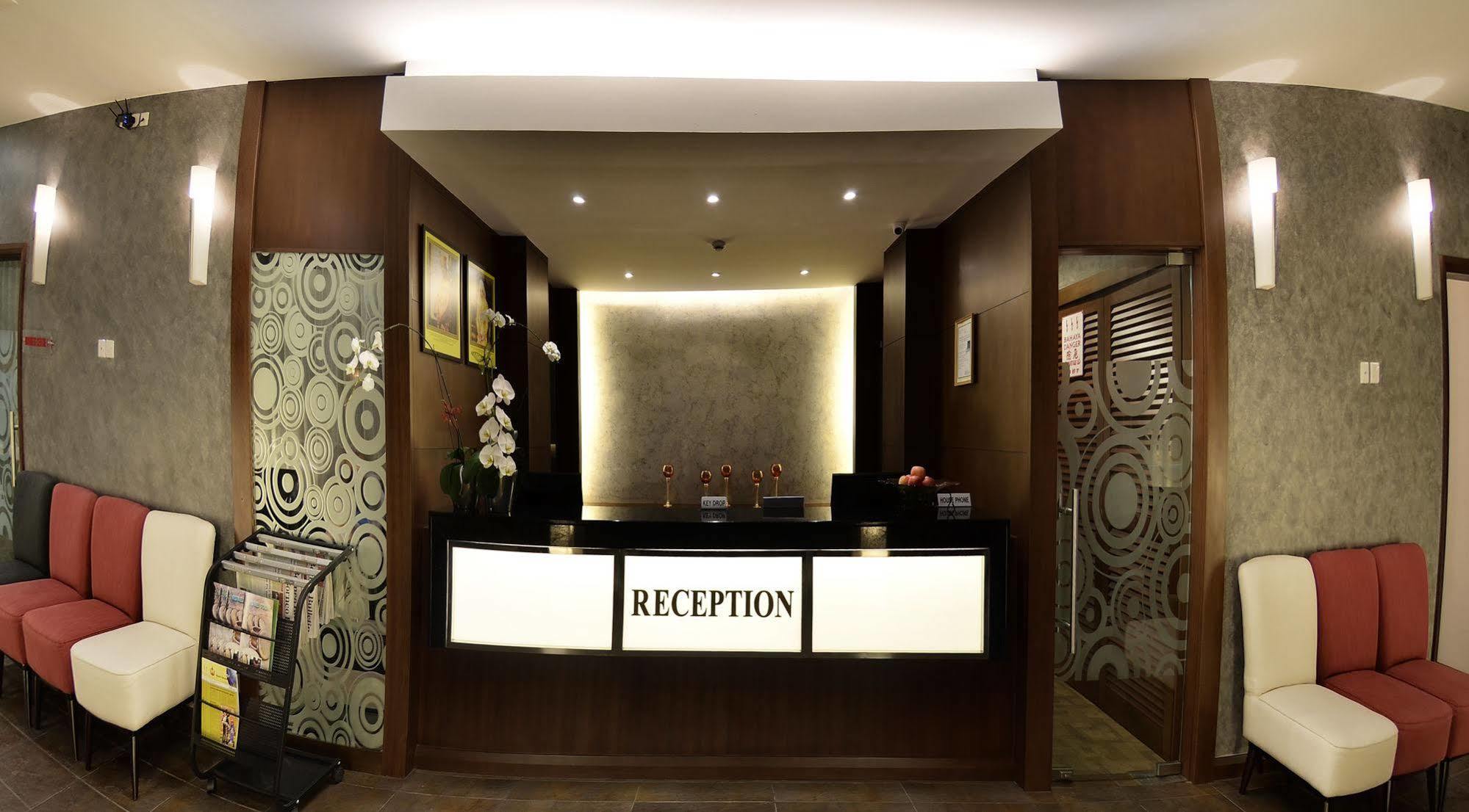 Roomz Hotel Seria Exterior foto