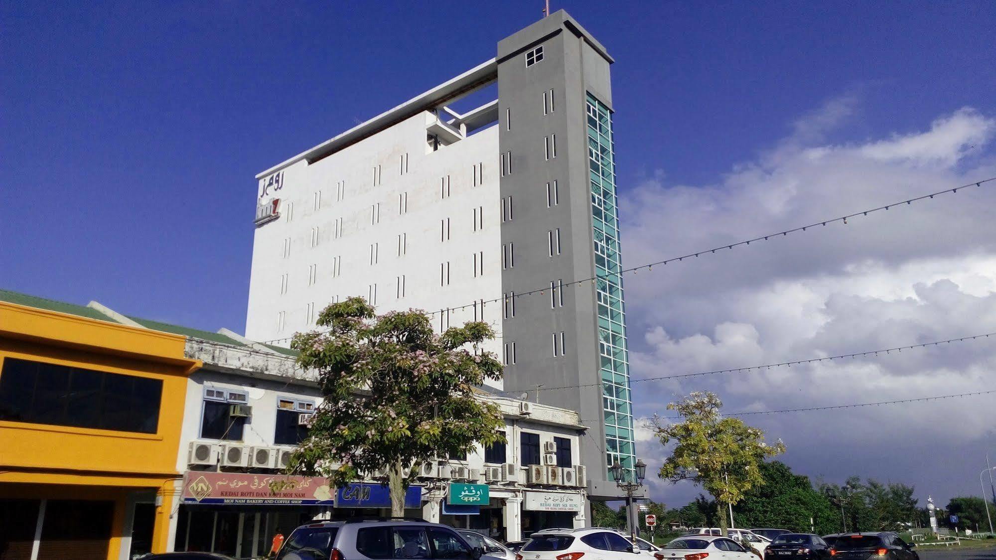 Roomz Hotel Seria Exterior foto